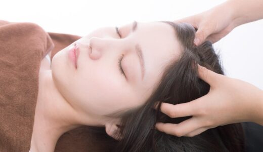 女性の薄毛の隠し方。額と顔周りの生え際の後退、少しでも目立たなくするために使うグッズとその対処法。