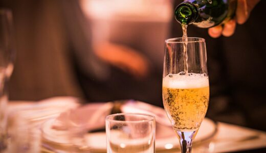 同窓会の参加者を増やしたい幹事さん必見！地元に住んでいない同窓生が出欠の返事を悩む理由はこれ。